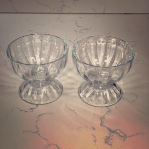 Glass serving bowls like new